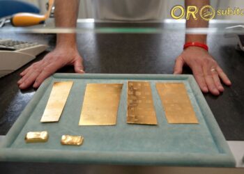 Comprare oro in lamina: come funziona, quanto costa e perché può essere più pratico dei lingotti