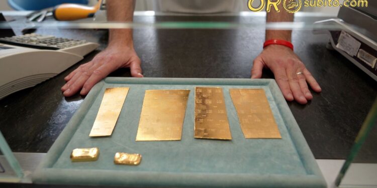Comprare oro in lamina: come funziona, quanto costa e perché può essere più pratico dei lingotti